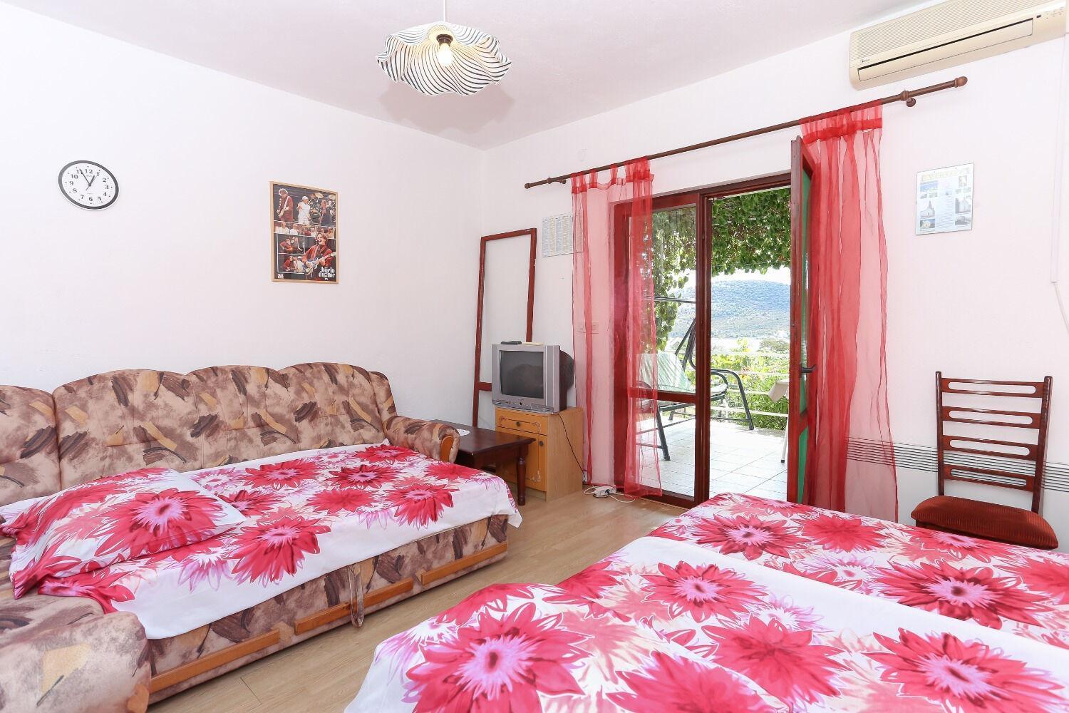Holiday Home Marcelo-With Terrace Vinisce Bagian luar foto